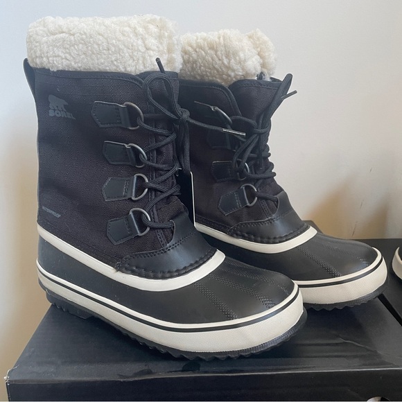 Sorel Winter Women’s Carnival Boots - NWT - - Picture 1 of 5